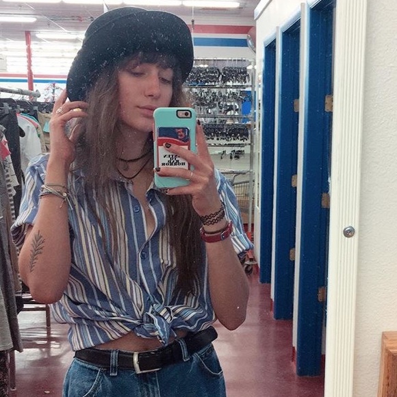 Meet your Posher, Ally - Picture 1 of 1